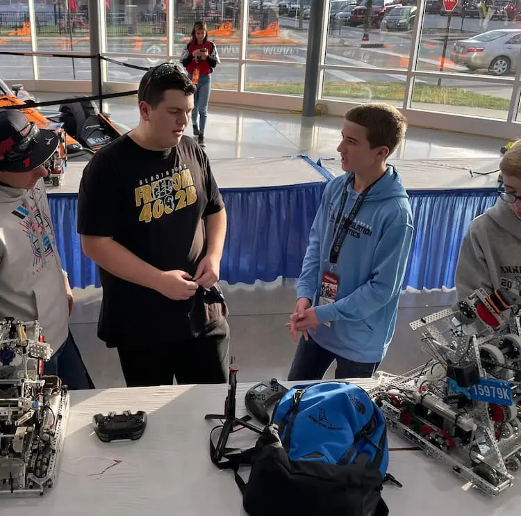 15979K Annihilation Robotics talking with 4082B Freedom Gladiators